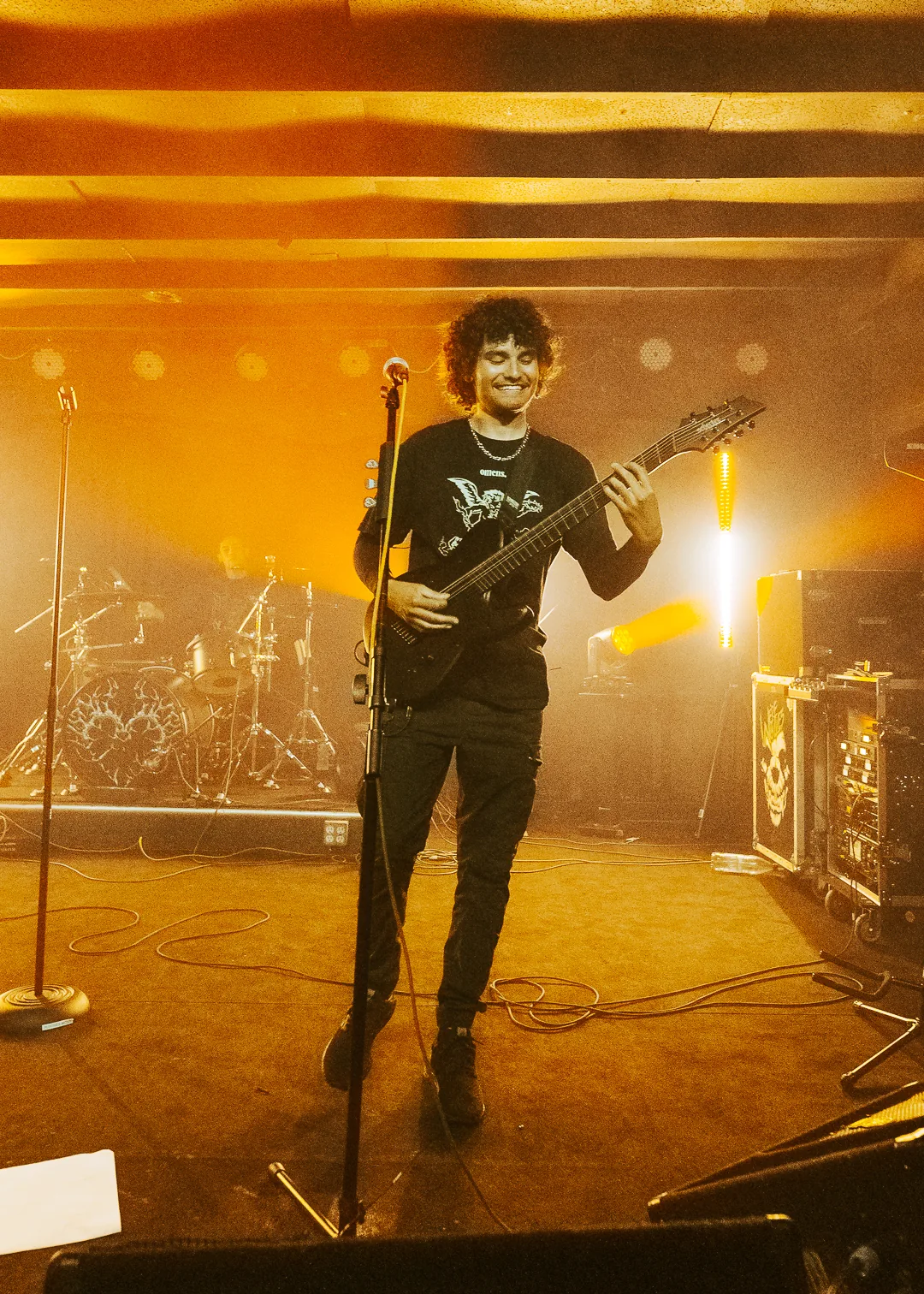 Matteus Cobo playing guitar